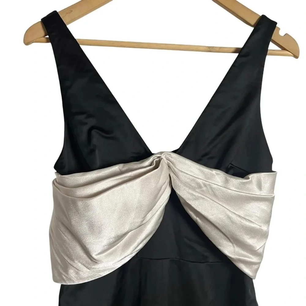 Alexis Marinna Black White Wide Leg Sleeveless V-Neck Cocktail Jumpsuit - Picture 5 of 9